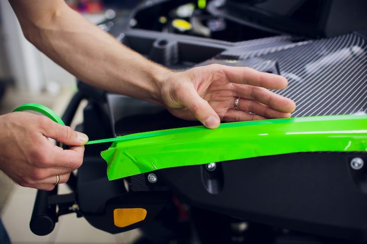 Car atv wrapping specialists wrapping vehicle with green vinyl film foil
